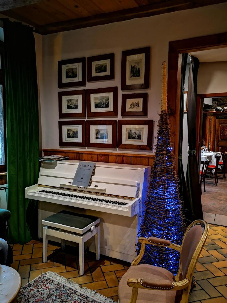 Hotel Au Lion Ribeauville  Ngoại thất bức ảnh